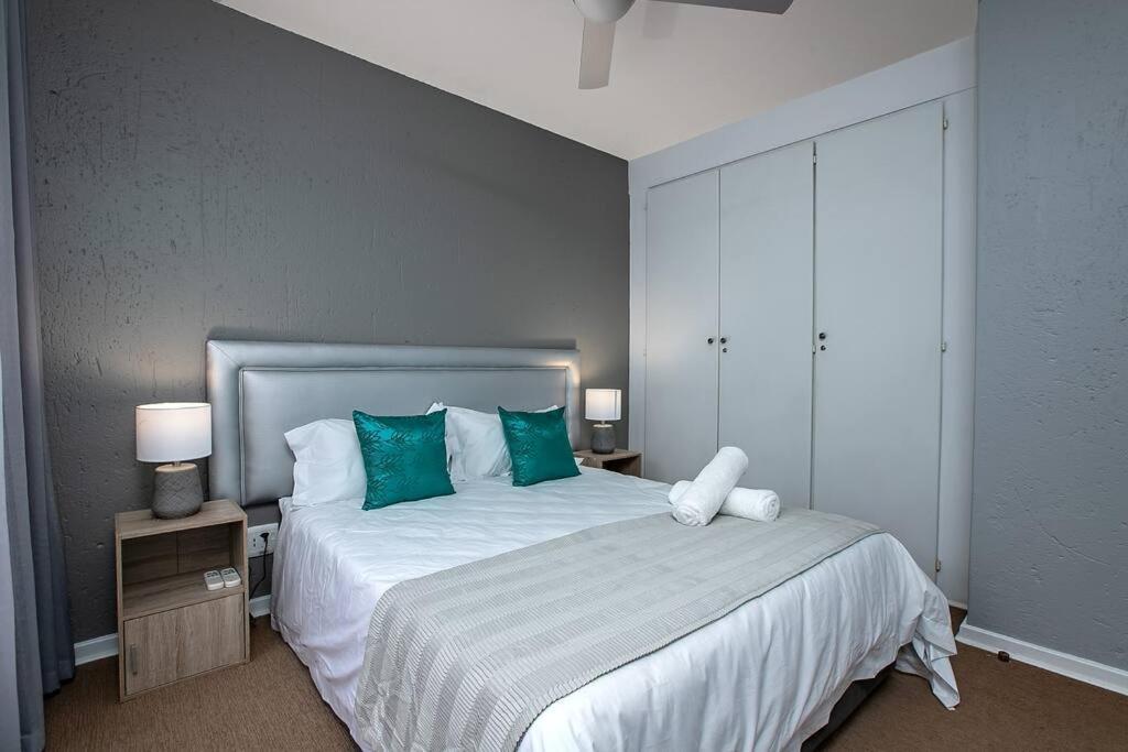 St Tropez 1 Bedroom Sandton Appartement *