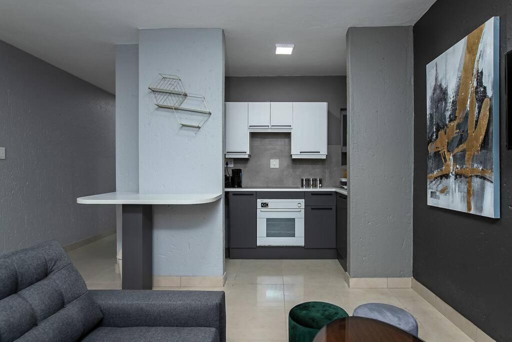St Tropez 1 Bedroom Sandton *